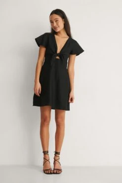 Robe Chemise Nouée Sur Le Devant -Lady Doux Soldes Magasin nakd tie front linen dress 1100 004343 0002 03c 1