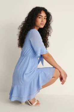 NA-KD Robe Mini Transparente Nouée Sur Le Devant 26 NA-KD Robe Mini Transparente Nouée Sur Le Devant -Lady Doux Soldes Magasin nakd tie front sheer mini dress 1100 004591 0617 01c