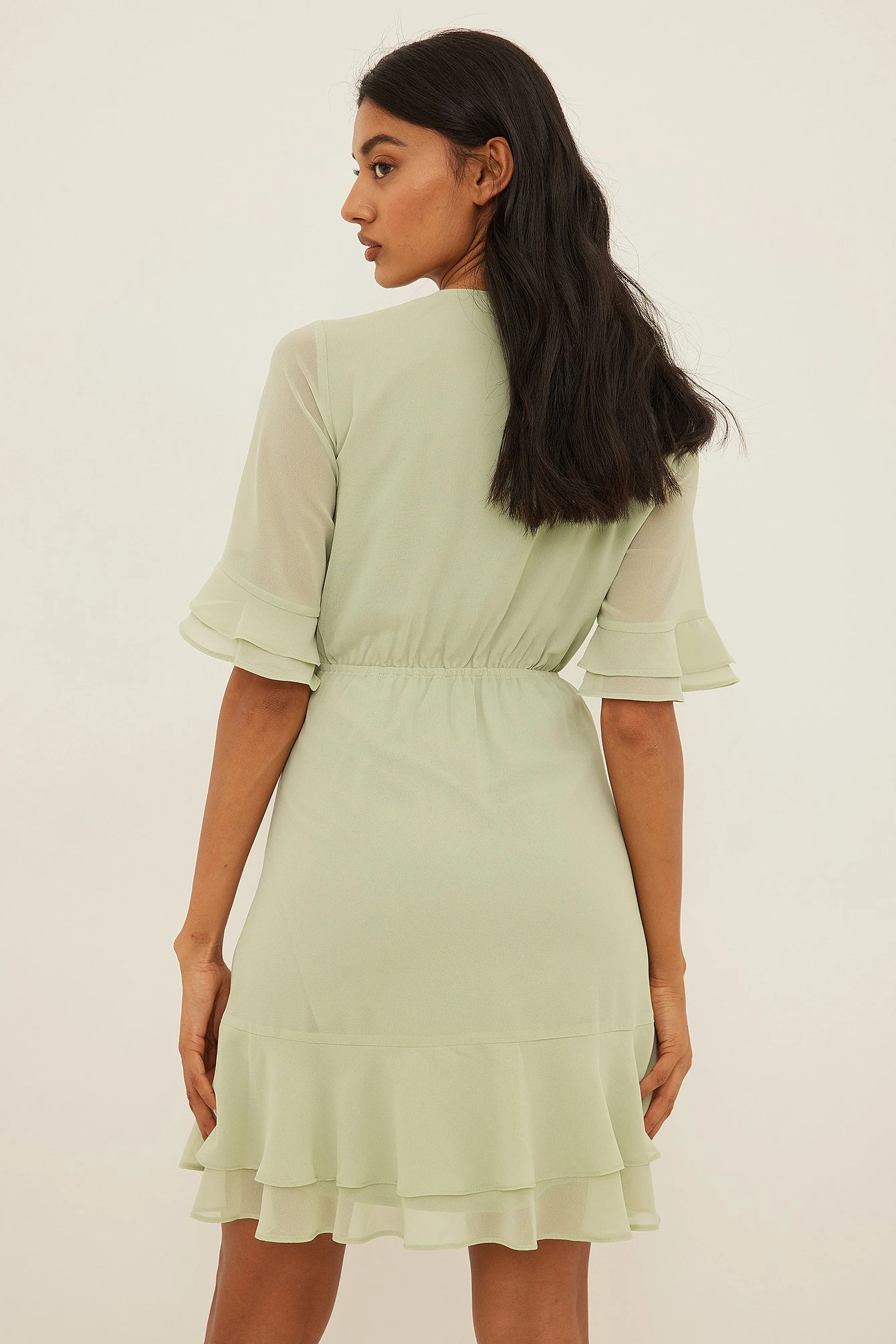 NA-KD Robe Mini Transparente Nouée Sur Le Devant 13 NA-KD Robe Mini Transparente Nouée Sur Le Devant – Image 13