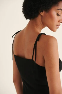 NA-KD Robe Mini Transparente Nouée Sur L’épaule -Lady Doux Soldes Magasin nakd tie shoulder sheer mini dress 1100 004592 0002 05g