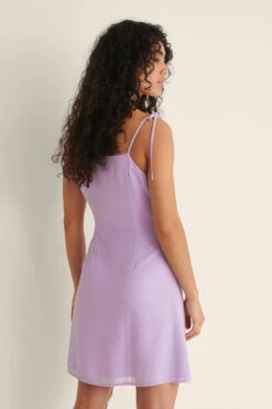 NA-KD Robe Mini Transparente Nouée Sur L’épaule -Lady Doux Soldes Magasin nakd tie shoulder sheer mini dress 1100 004592 0368 02k