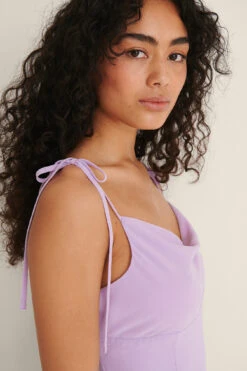 NA-KD Robe Mini Transparente Nouée Sur L’épaule -Lady Doux Soldes Magasin nakd tie shoulder sheer mini dress 1100 004592 0368 04g