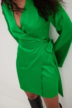 Robe Courte Fluide à Taille Nouée 23 Robe Courte Fluide à Taille Nouée -Lady Doux Soldes Magasin nakd tie waist flowy mini dress 1014 001492 0010 13774