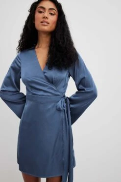 Robe Courte Fluide à Taille Nouée 17 Robe Courte Fluide à Taille Nouée -Lady Doux Soldes Magasin nakd tie waist flowy mini dress 1014 001492 0617 9466