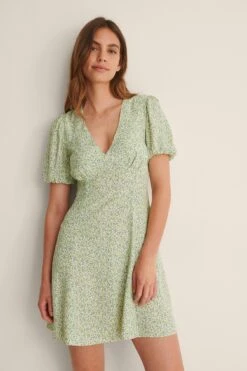 Robe Mini à Col En V -Lady Doux Soldes Magasin nakd v neck mini dress 1100 004966 9534 01j