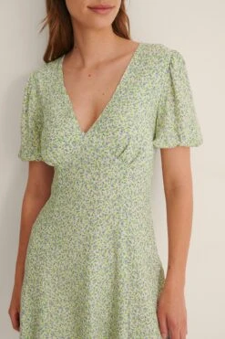 Robe Mini à Col En V -Lady Doux Soldes Magasin nakd v neck mini dress 1100 004966 9534 05g