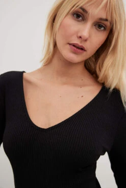 Robe Mi-longue Côtelée à Col En V -Lady Doux Soldes Magasin nakd v neck ribbed midi dress 1044 000280 0002 14979 1