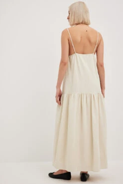 Robe Mi-longue Structurée à Col En V -Lady Doux Soldes Magasin nakd v neck structured midi dress 1014 001566 0021 0132