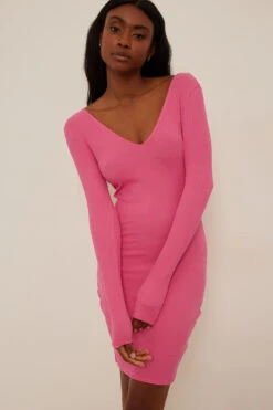 Robe Mini à Col En V -Lady Doux Soldes Magasin nakd v neck rib long sleeved mini dress 1100 005925 0015 02