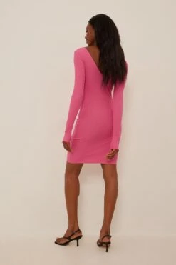 Robe Mini à Col En V -Lady Doux Soldes Magasin nakd v neck rib long sleeved mini dress 1100 005925 0015 04 1