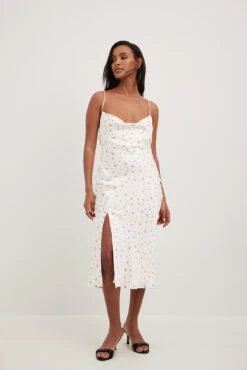 Robe Nuisette Mi-longue à Décolleté Cascade -Lady Doux Soldes Magasin nakd waterfall detail midi dress 1736 000598 9862 37839