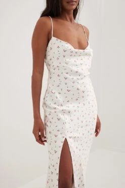 Robe Nuisette Mi-longue à Décolleté Cascade
