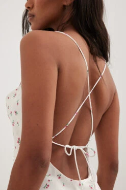 Robe Nuisette Mi-longue à Décolleté Cascade -Lady Doux Soldes Magasin nakd waterfall detail midi dress 1736 000598 9862 37862