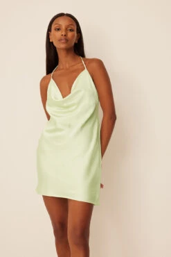 Robe Courte En Satin à Décolleté En Cascade 25 Robe Courte En Satin à Décolleté En Cascade -Lady Doux Soldes Magasin nakd waterfall detail mini satin dress 1727 000085 0324 13398