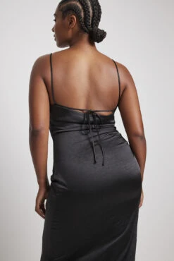 Robe Longue Drapée Avec Décolleté En Cascade -Lady Doux Soldes Magasin nakd waterfall draped maxi dress 1017 001814 0002 12797