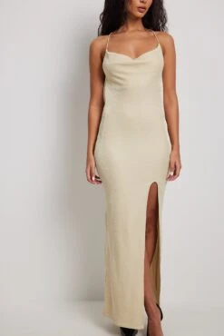 Robe Longue Pailletée à Décolleté Cascade