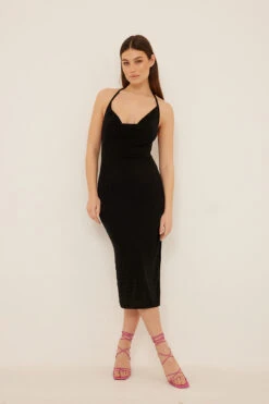 Robe à Encolure En Cascade