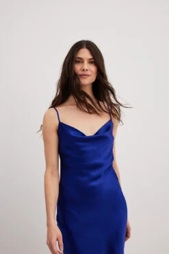 Robe Longue à Décolleté Cascade Et Lanières Au Dos -Lady Doux Soldes Magasin nakd waterfall strap back maxi dress 1014 001534 0003 17006 copy