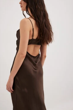 Robe Longue à Décolleté Cascade Et Lanières Au Dos -Lady Doux Soldes Magasin nakd waterfall strap back maxi dress 1014 001534 0017 17167