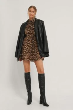 NA-KD Robe En Mousseline À Détails Western 7 NA-KD Robe En Mousseline À Détails Western -Lady Doux Soldes Magasin nakd western detail chiffon dress 1018 005733 0141 01c 1