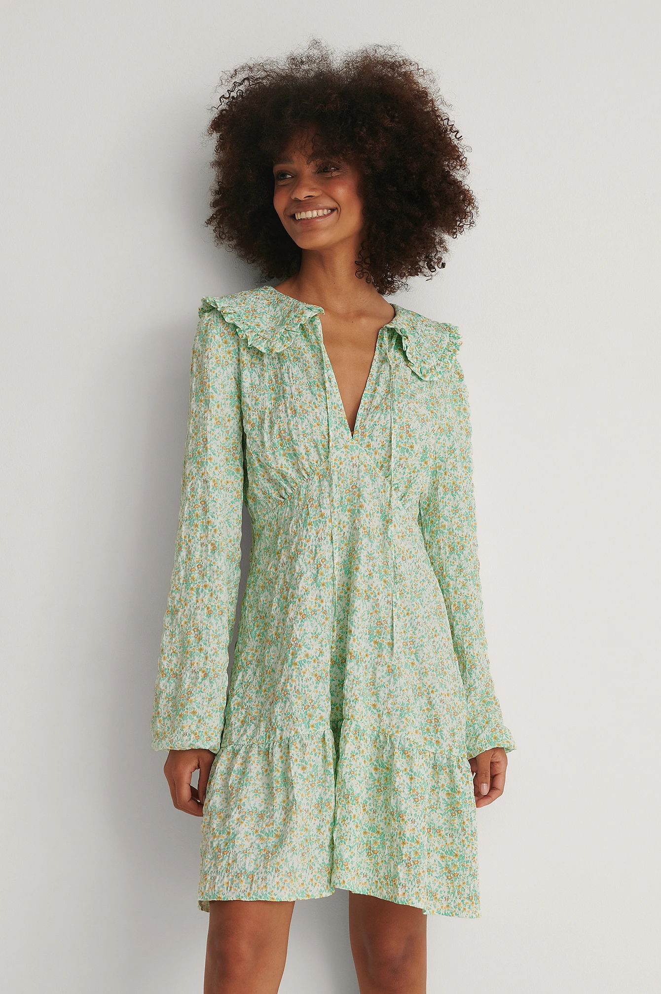 Robe Mini à Col Large 1 Robe Mini à Col Large