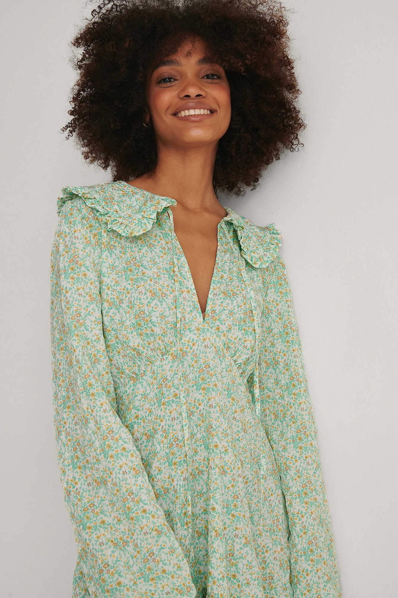 Robe Mini à Col Large 4 Robe Mini à Col Large – Image 4