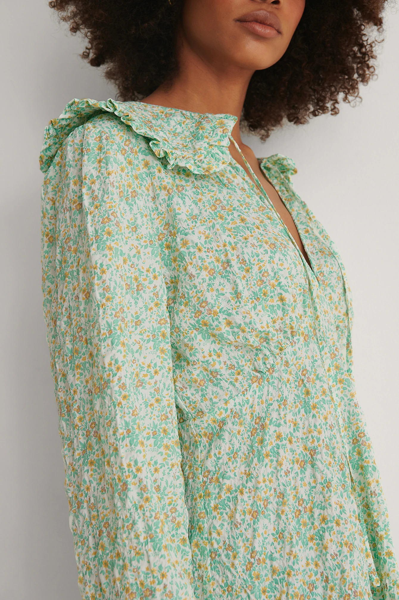 Robe Mini à Col Large 5 Robe Mini à Col Large – Image 5