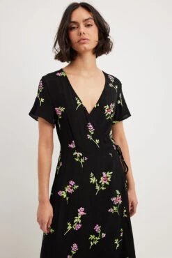 NA-KD Maxi Robe Portefeuille -Lady Doux Soldes Magasin nakd wrap maxi dress 1100 006143 0798 28871 1