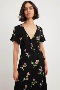 NA-KD Maxi Robe Portefeuille -Lady Doux Soldes Magasin nakd wrap maxi dress 1100 006143 0798 28871