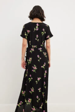 NA-KD Maxi Robe Portefeuille -Lady Doux Soldes Magasin nakd wrap maxi dress 1100 006143 0798 28898