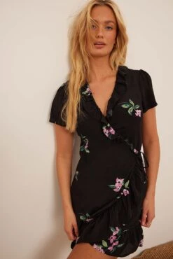 NA-KD Robe Mini Portefeuille -Lady Doux Soldes Magasin nakd wrap mini dress 1100 006142 9388 3745