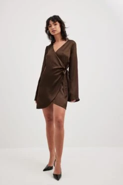 NA-KD Robe Cache-coeur En Satin -Lady Doux Soldes Magasin nakd wrap satin dress 1100 006848 0017 19872