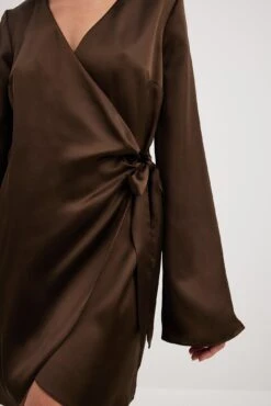 NA-KD Robe Cache-coeur En Satin -Lady Doux Soldes Magasin nakd wrap satin dress 1100 006848 0017 19899