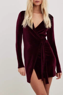 Robe Portefeuille Courte En Velours -Lady Doux Soldes Magasin nakd wrap velvet mini dress 1017 002186 0212 14826 1
