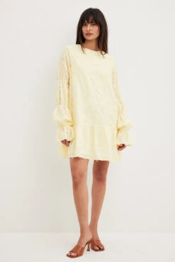 Robe à Détails Sur Les Manches -Lady Doux Soldes Magasin nakdsleeve detail deep back dress 1100 003800 0404 5363