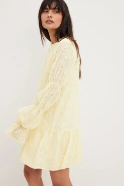 Robe à Détails Sur Les Manches -Lady Doux Soldes Magasin nakdsleeve detail deep back dress 1100 003800 0404 5381 1