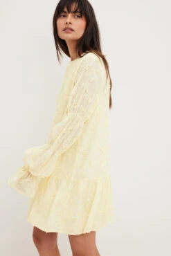 Robe à Détails Sur Les Manches -Lady Doux Soldes Magasin nakdsleeve detail deep back dress 1100 003800 0404 5381