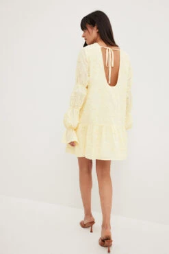 Robe à Détails Sur Les Manches -Lady Doux Soldes Magasin nakdsleeve detail deep back dress 1100 003800 0404 5403