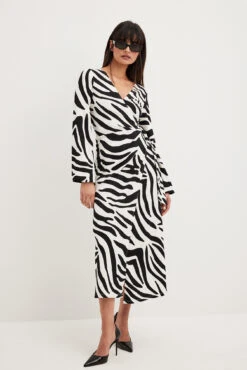 NA-KD Robe Portefeuille Mi-longue Structurée -Lady Doux Soldes Magasin nakdstructured wrap midi dress 1100 007052 0142 5527