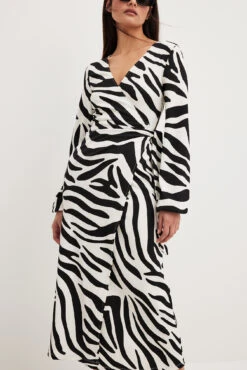 NA-KD Robe Portefeuille Mi-longue Structurée -Lady Doux Soldes Magasin nakdstructured wrap midi dress 1100 007052 0142 5528