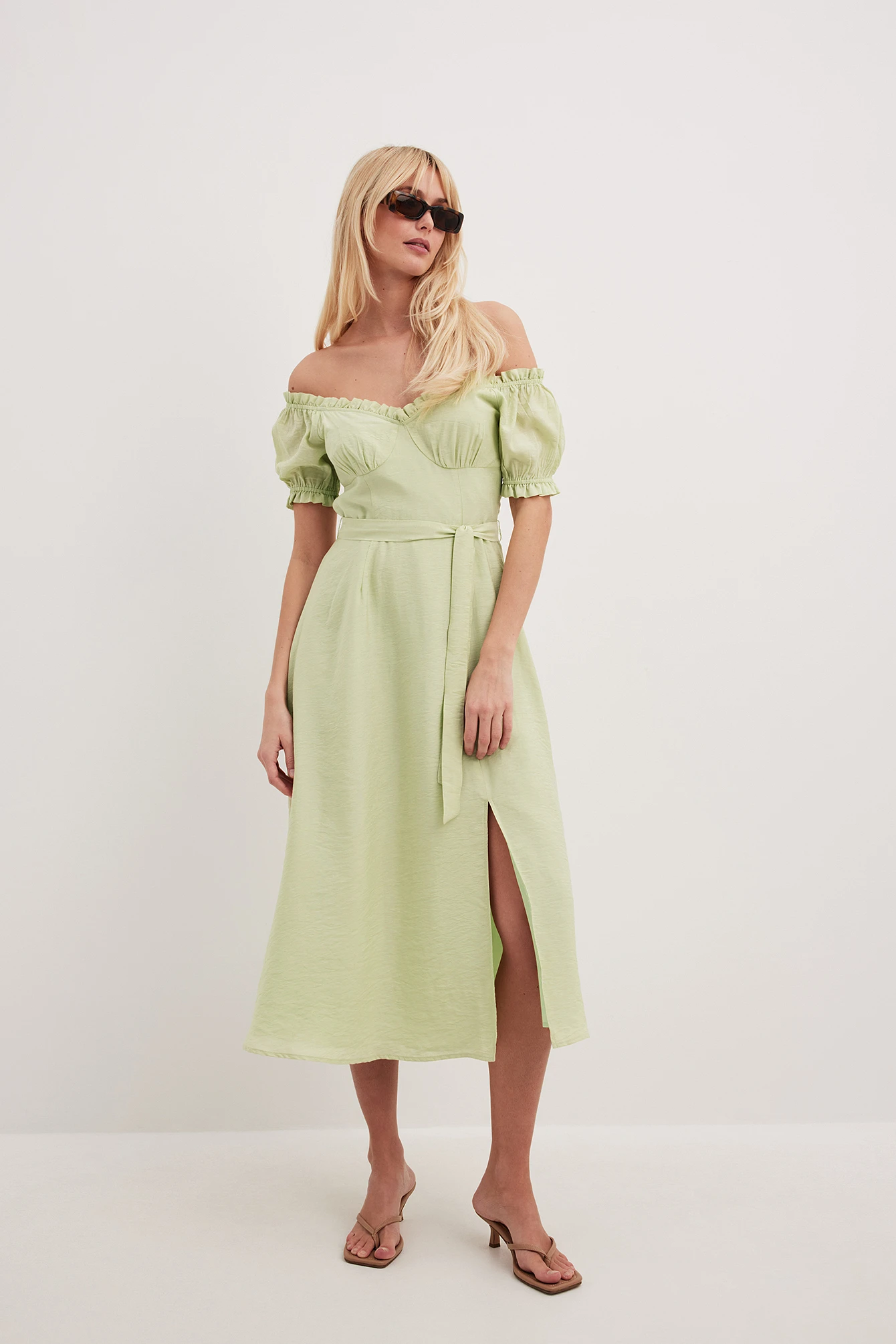 NA-KD Robe épaules Dénudées 6 NA-KD Robe épaules Dénudées – Image 6