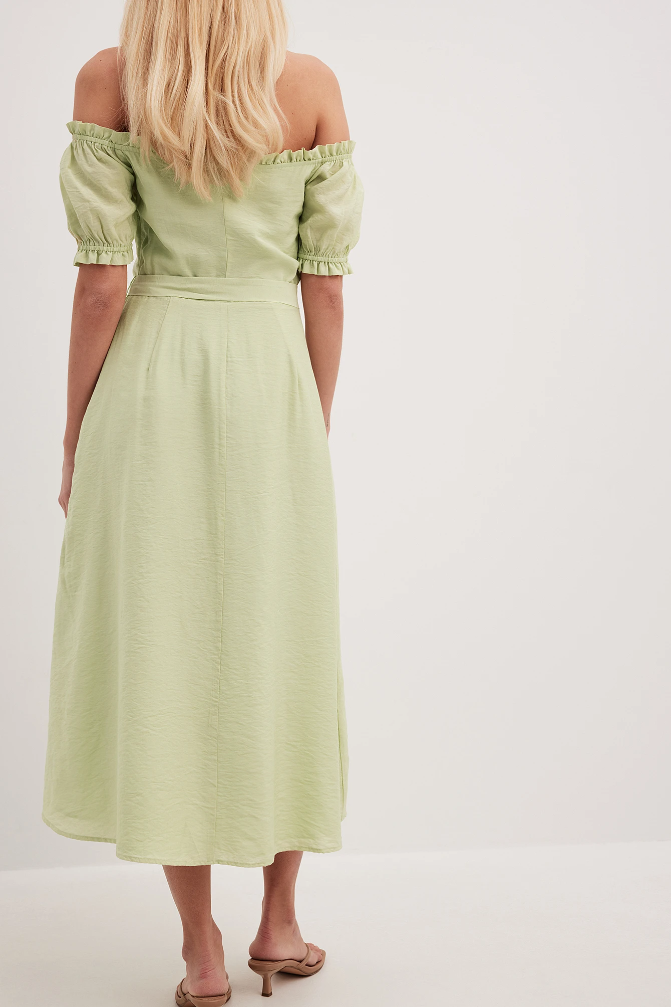 NA-KD Robe épaules Dénudées 7 NA-KD Robe épaules Dénudées – Image 7