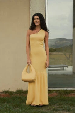 NA-KD Robe Longue Asymétrique à Détail Sirène -Lady Doux Soldes Magasin one shoulder mermaid detailed maxi dress 1100 007073 0404 editorial3344