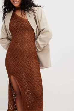 Robe Longue Asymétrique En Maille Avec écharpe -Lady Doux Soldes Magasin one shoulder scarf detail knitted maxi dress 1018 010304 017924817