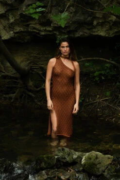 Robe Longue Asymétrique En Maille Avec écharpe -Lady Doux Soldes Magasin one shoulder scarf detail knitted maxi dress 1018 010304 0179 editorial1