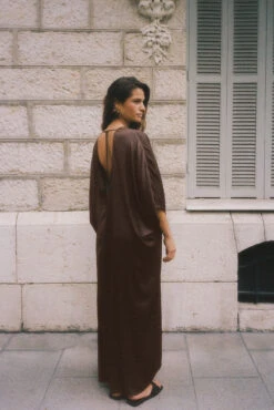 Robe Longue à Dos Ouvert 14 Robe Longue à Dos Ouvert -Lady Doux Soldes Magasin open back flowy midi dress 1014 001580 0017 editorial2