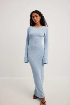 NA-KD Robe Croisée Dos Nu 16 NA-KD Robe Croisée Dos Nu -Lady Doux Soldes Magasin open back lace detail knitted maxi dress 1100 006235 0003 16423 01c