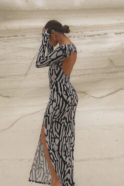 Robe Longue à Dos Ouvert 9 Robe Longue à Dos Ouvert -Lady Doux Soldes Magasin open back long jersey dress 1737 000018 0192 editorial1