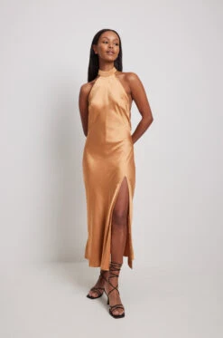 Robe En Tissu Satiné à Dos Ouvert Et Strass 13 Robe En Tissu Satiné à Dos Ouvert Et Strass -Lady Doux Soldes Magasin open back rhinestone detail satin dress 1783 000001 96120352