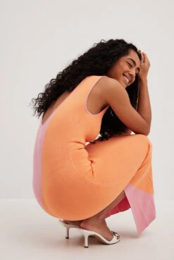 NA-KD Robe Longue En Maille Bicolore à Dos Ouvert -Lady Doux Soldes Magasin open back two colored knitted maxi dress 1100 007074 972426731 1